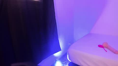 axel__fierro online show from April 16, 9:39 pm