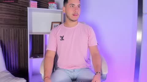 axel_grey_ online show from November 20, 12:16 pm