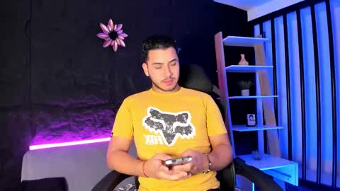 axel_grey_ online show from December 16, 12:21 pm