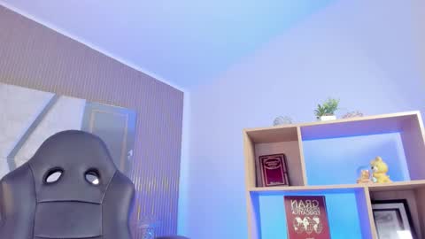 axel_grey_ online show from March 22, 12:41 pm