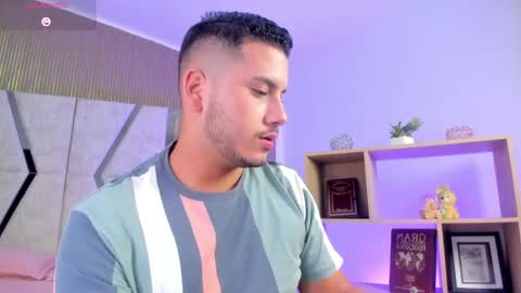axel_grey_ online show from April 1, 1:41 pm