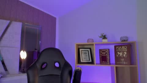axel_grey_ online show from June 1, 12:40 pm