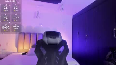 Snapshot of axel_grey_ chatting on June 2, 4:36 am axel_grey_ online show from June 2, 4:36 am