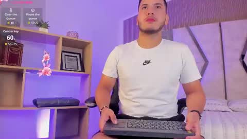 Snapshot of axel_grey_ chatting on June 23, 12:58 pm axel_grey_ online show from June 23, 12:58 pm