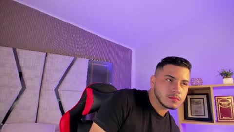 Snapshot of axel_grey_ chatting on July 8, 12:31 pm axel_grey_ online show from July 8, 12:31 pm