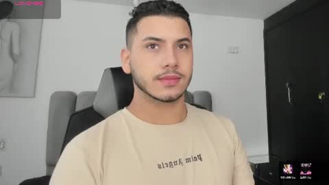 Snapshot of axel_grey_ chatting on July 12, 12:40 pm axel_grey_ online show from July 12, 12:40 pm