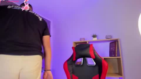 Snapshot of axel_grey_ chatting on July 13, 12:52 pm axel_grey_ online show from July 13, 12:52 pm