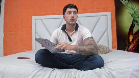 axel_hendrick online show from February 2, 11:53 am