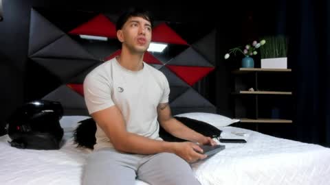 axel_hendrick online show from March 31, 12:27 pm