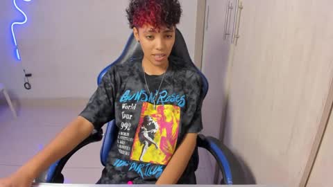 Axel online show from April 15, 1:51 pm