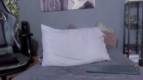 Snapshot of axel_owen chatting on January 4, 3:29 am Axel online show from January 4, 3:29 am