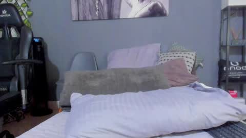 Snapshot of axel_owen chatting on January 7, 2:42 am Axel online show from January 7, 2:42 am