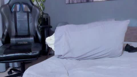 Snapshot of axel_owen chatting on January 10, 10:57 pm Axel online show from January 10, 10:57 pm