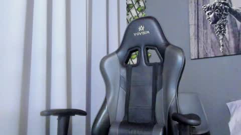 Snapshot of axel_owen chatting on January 21, 1:39 am Axel online show from January 21, 1:39 am