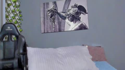 Snapshot of axel_owen chatting on February 25, 12:14 am Axel online show from February 25, 12:14 am