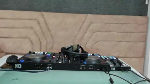 Axel  online show from April 16, 9:39 pm