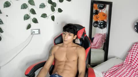 Snapshot of axel_rosse2 chatting on October 30, 10:43 pm axel_rosse2 online show from October 30, 10:43 pm