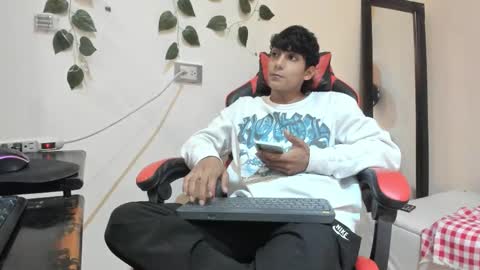 Snapshot of axel_rosse2 chatting on November 1, 10:23 pm axel_rosse2 online show from November 1, 10:23 pm