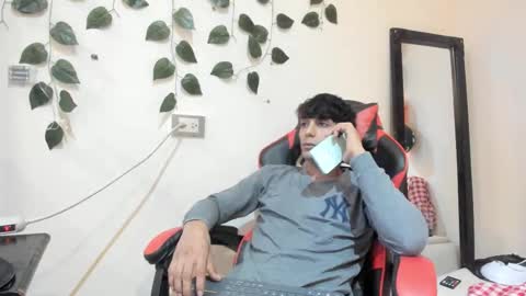 Snapshot of axel_rosse2 chatting on November 2, 9:39 pm axel_rosse2 online show from November 2, 9:39 pm