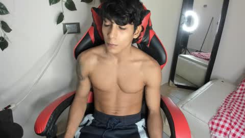 Snapshot of axel_rosse2 chatting on November 14, 10:29 pm axel_rosse2 online show from November 14, 10:29 pm