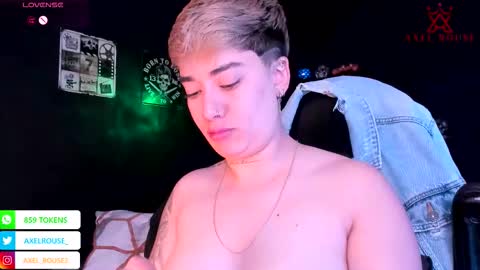 Snapshot of axel_rouse1 chatting on December 3, 4:27 pm Axel Rouse online show from December 3, 4:27 pm