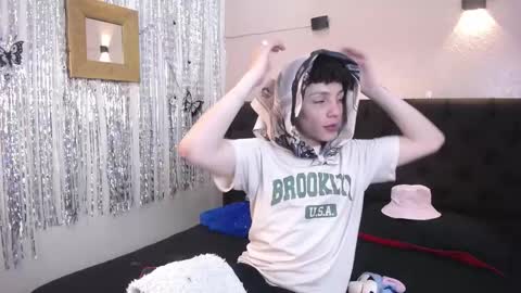 Snapshot of axel_rousex chatting on October 8, 8:50 pm Rachel dreamsx online show from October 8, 8:50 pm