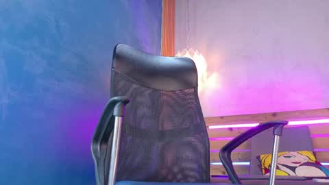 Axel  online show from April 10, 7:40 pm