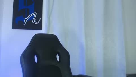 Snapshot of axel_taylor21 chatting on February 17, 8:15 pm INDEPENDENT MODEL online show from February 17, 8:15 pm