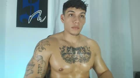 Snapshot of axel_taylor21 chatting on February 23, 1:35 am INDEPENDENT MODEL online show from February 23, 1:35 am
