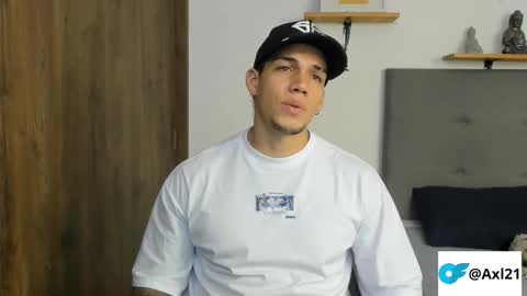 Snapshot of axel_taylor21 chatting on December 3, 8:29 pm INDEPENDENT MODEL online show from December 3, 8:29 pm