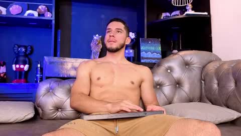 Axel  online show from April 14, 8:04 pm