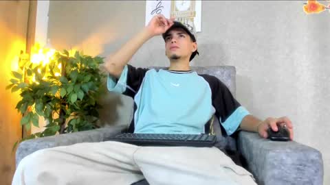 Snapshot of axel_wiliams chatting on October 6, 6:49 pm axel  online show from October 6, 6:49 pm