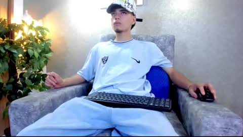 Snapshot of axel_wiliams chatting on October 10, 6:07 pm axel  online show from October 10, 6:07 pm