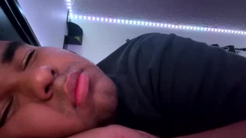 axelfigueroa2 online show from October 17, 4:37 am