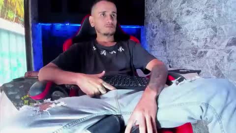 Axell Cross2 online show from April 17, 1:25 pm