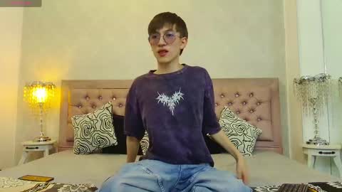 Snapshot of axell_stone chatting on June 1, 7:59 pm axell_stone online show from June 1, 7:59 pm