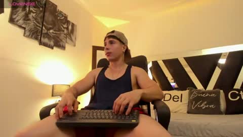axelmartinezz online show from June 4, 8:59 pm