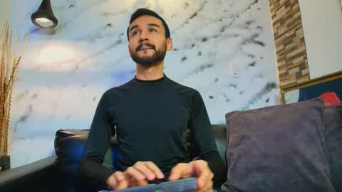 Snapshot of axelmoon_s chatting on February 3, 10:04 pm Axel Moon online show from February 3, 10:04 pm