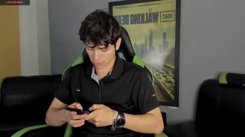 Snapshot of axelraven chatting on December 31, 1:30 pm Axel Raven online show from December 31, 1:30 pm