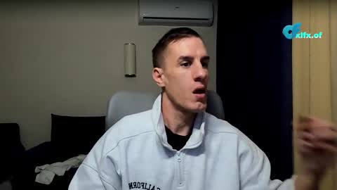 Axl online show from February 17, 9:10 pm