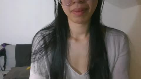 Snapshot of axuepetitt chatting on June 18, 9:08 pm axue online show from June 18, 9:08 pm
