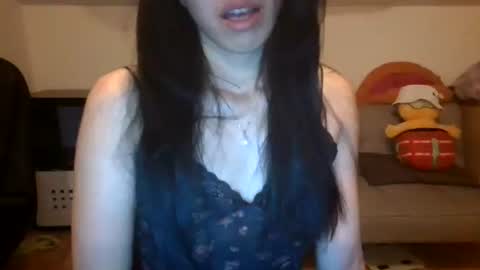 Snapshot of axuepetitt chatting on August 5, 9:28 pm axue online show from August 5, 9:28 pm