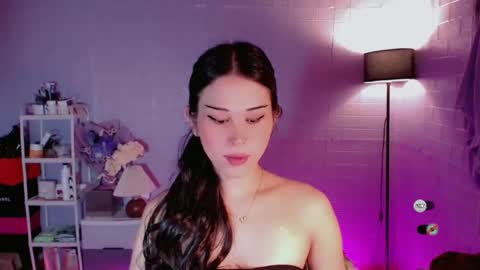 AYAHOSHILOVESYOU online show from April 5, 8:17 pm