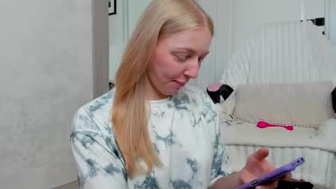 SundyRose online show from May 29, 7:39 am