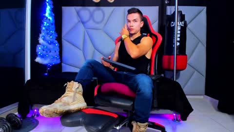 Ayden Miller online show from December 10, 3:52 am