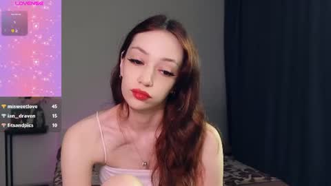 Snapshot of ayehoney chatting on July 18, 11:08 pm Hailey Wellington online show from July 18, 11:08 pm