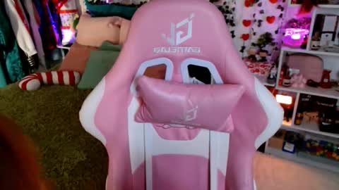 Ayla hill online show from April 18, 3:10 am