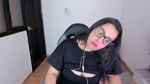 Snapshot of aylaislem chatting on February 2, 4:05 am SandyMODELINDEPENDIENT online show from February 2, 4:05 am