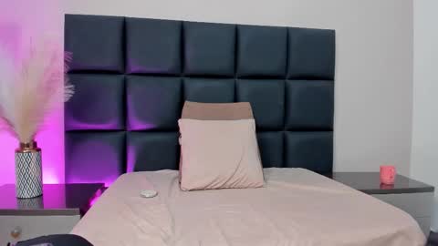 Snapshot of aylastonne chatting on February 6, 7:17 pm AylaStonne online show from February 6, 7:17 pm