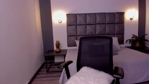 Ayleen online show from February 13, 7:10 pm